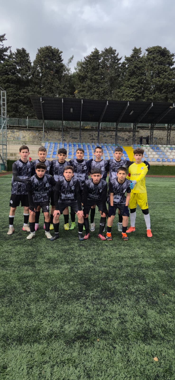 Sefaköy Kartal Spor U16 takımı saha karesi